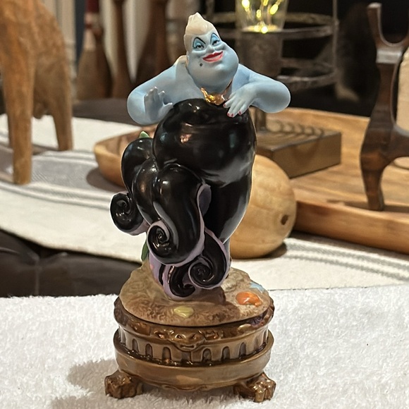 Disney Traditions Trick or Treat - Ursula Figurine 6002837